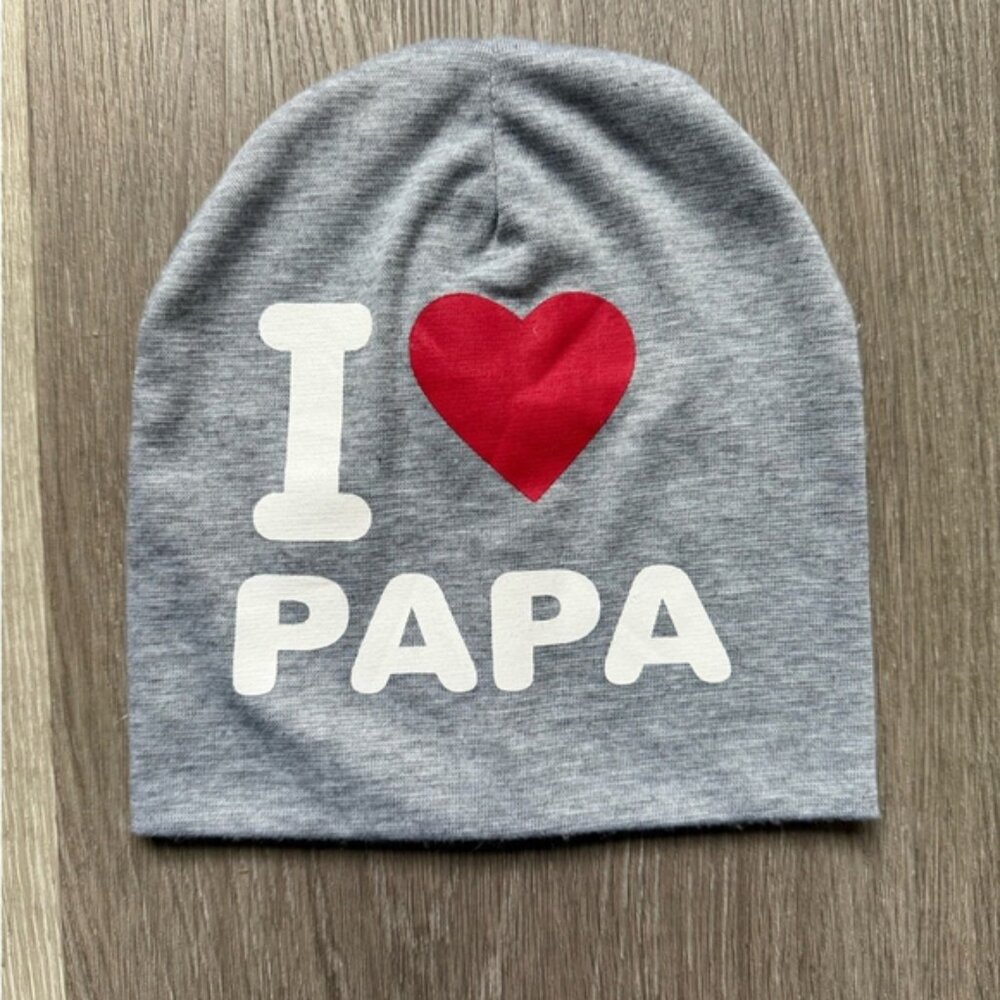 Infant Gray Beanie Toque with Red Heart 'I Love Papa' Design0100